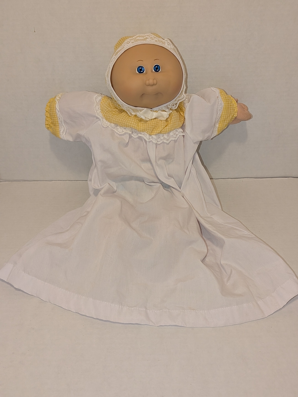 Vintage Original Cabbage Patch Baby Doll Blue Eyes Bald Clothes Retired USA 80s